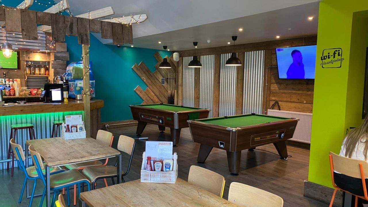 Oak Cabin With Hot-Tub & Secluded Decking - Finlake Resort & Spa - Devon Chudleigh Exterior photo